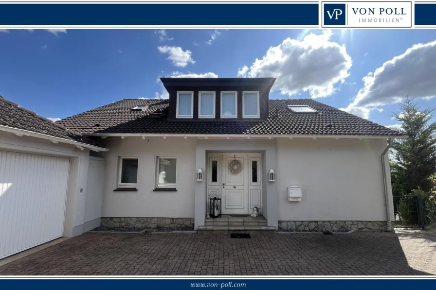 Titelbild I - Haus kaufen in Einbeck - Elegantes Einfamilienhaus in ruhiger Wohnlage mit großem Garten und Sauna