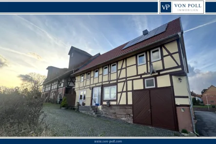 Titelbild I - Haus kaufen in Nörten-Hardenberg / Wolbrechtshausen - Ländliches Einfamilienhaus mit Nebengelassen und Potenzial zur Selbstverwirklichung