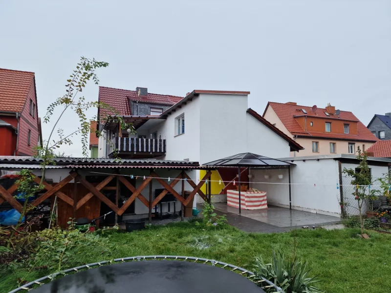 Ansicht Garten mit Südterrasse