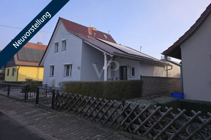 Ansicht Eingangsseite - Haus kaufen in Nordhausen - Modernisiertes Eigenheim mit Sauna, PV-Anlage und neuer Terrasse