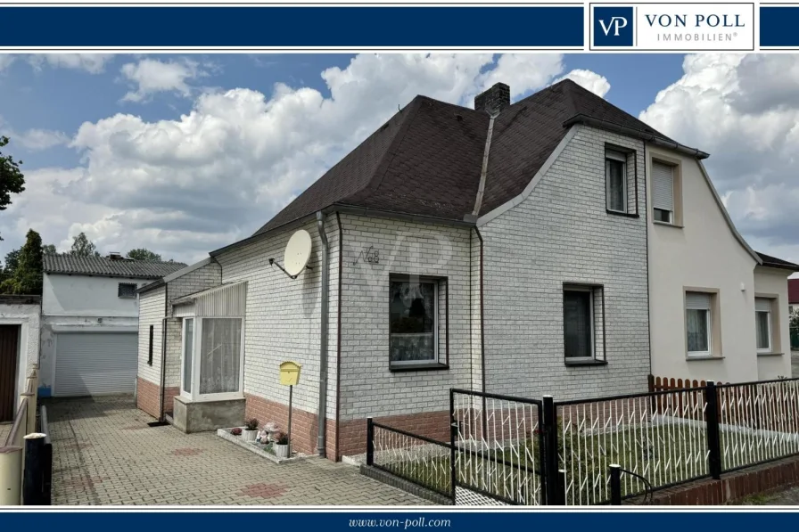 Titel - Haus kaufen in Lauchhammer / Grünewalde - ***RESERVIERT*** Kleine Doppelhaushälfte mit großem Potential & zusätzlich kleiner Gästewohnung (Ferienhauspotential)