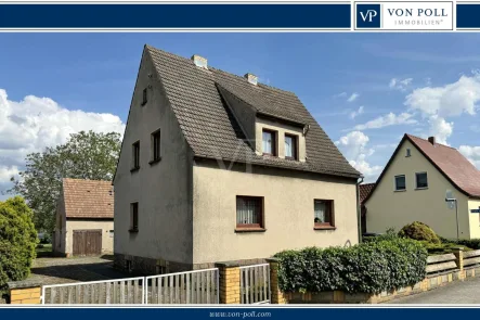 Titel - Haus kaufen in Tettau - Rohdiamant mit viel Potential - Einfamilienhaus mit großzügigem Raumangebot und großem Grundstück