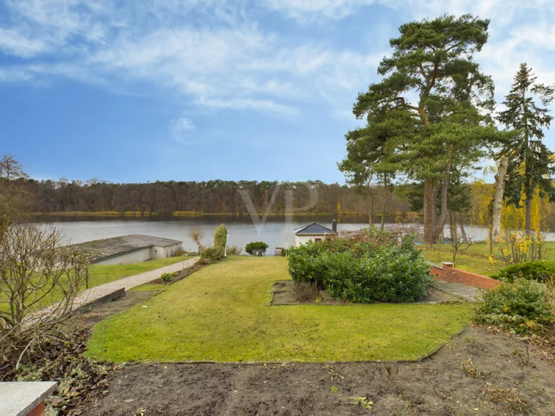 Gartenansicht mit unverbaubaren Blick auf den Möllensee