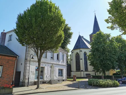  - Haus kaufen in Rees -  Ein- oder Mehrfamilienhaus - Historisches Gebäude mit Gewerbeeinheit!