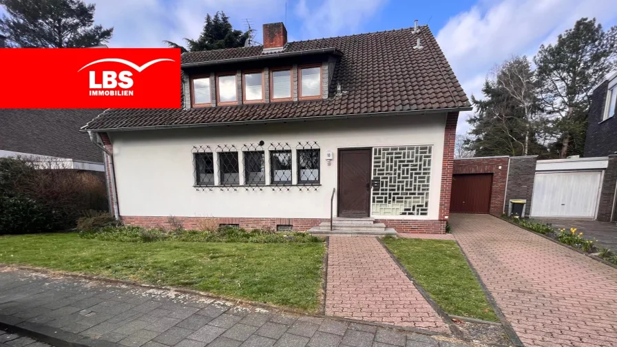 Straßenansicht - Haus kaufen in Mülheim -  Ihr neues zu Hause mit großem Garten in bester Lage von Mülheim