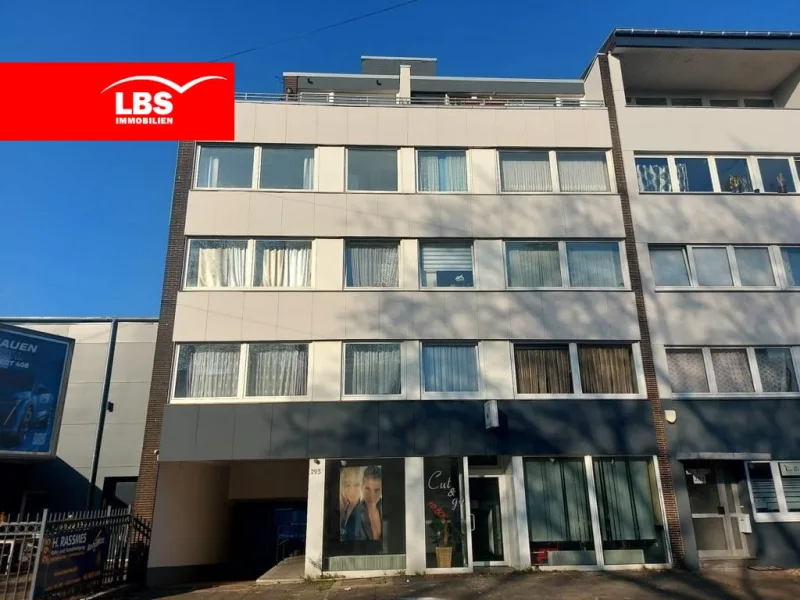 Hauansicht 3 - Wohnung kaufen in Krefeld - Renovierte 3 Zimmer Wohnung im Split Level Stil !