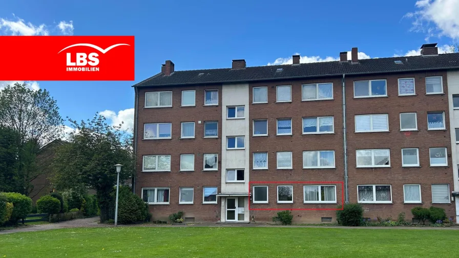 Hausansicht - Wohnung kaufen in Krefeld - Erdgeschosswohnung  3 Zimmer, Küche, Diele, Bad Balkon !