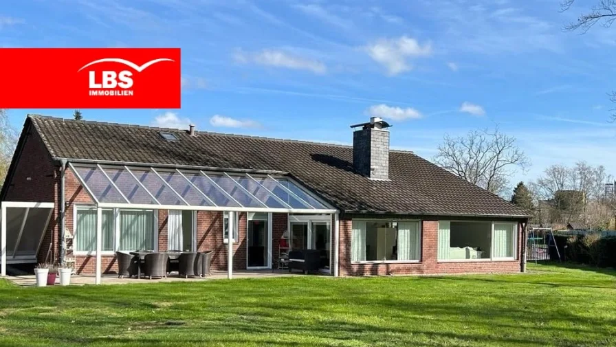 Gartenansicht - Haus kaufen in Krefeld - Bezugsfertiger, modernisierter Bungalow in grüner Wohnlage !