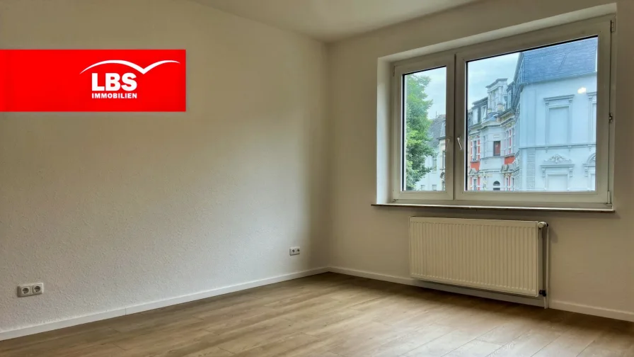 Schlafzimmer - Wohnung mieten in Krefeld - Renovierte 2-Zimmer-Wohnung mit Balkon, Keller und Gartennutzung 