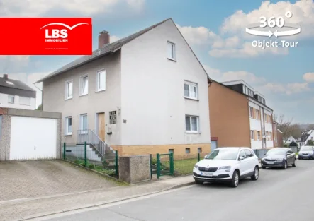 Außenansicht von links - Haus kaufen in Essen - Gepflegtes 2- bis 3-Familienhaus mit Ausbaureserve und Garage