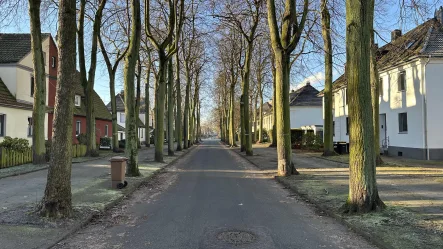 Straßenansicht - Haus kaufen in Essen - Gestalten Sie Ihre Zukunft: 3 Parteien Haus mit Potenzial in Essen-Karnap