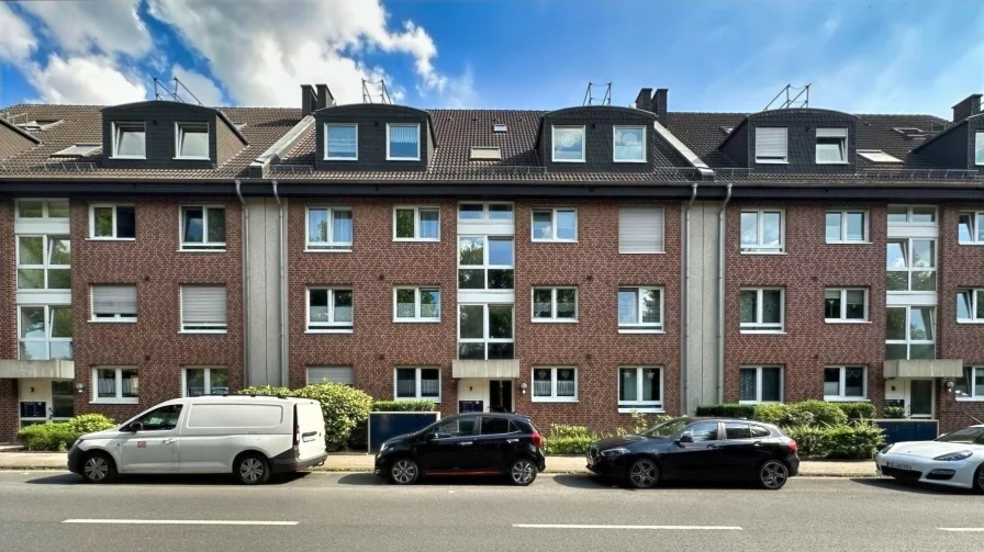 Häuserzeile - Wohnung kaufen in Essen - Attraktive 80 m² ETW in Essen Schonnebeck inkl. Tiefgaragenplatz und Balkon