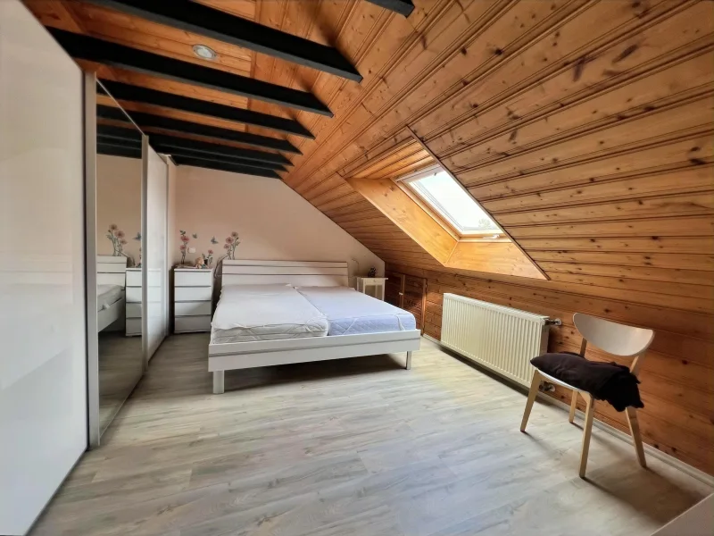 Schlafzimmer DG 