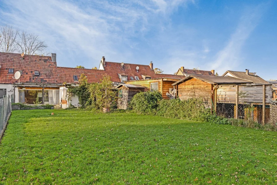 Garten mit Blick zum Haus