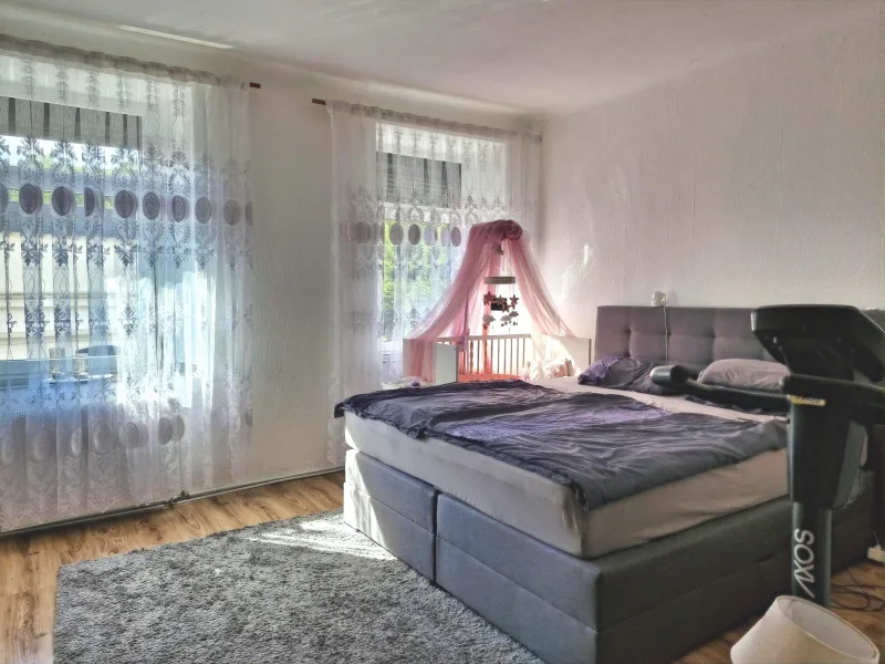 Schlafzimmer (2)