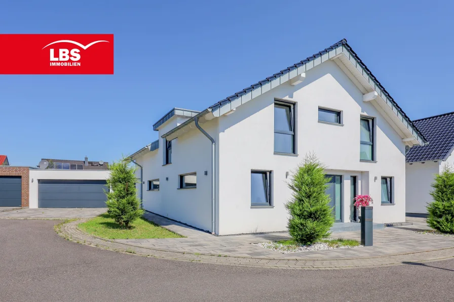 Hausansicht - Haus kaufen in Hückelhoven - +++ Preisreduzierung! Exklusive Immobilie mit Wow-Effekt +++