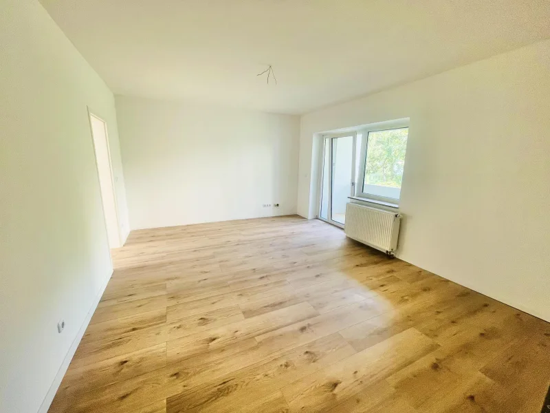 Wohnzimmer - Wohnung kaufen in Remscheid - **Helle und großzügige Etagenwohnung in zentraler Lage in Remscheid-Süd**