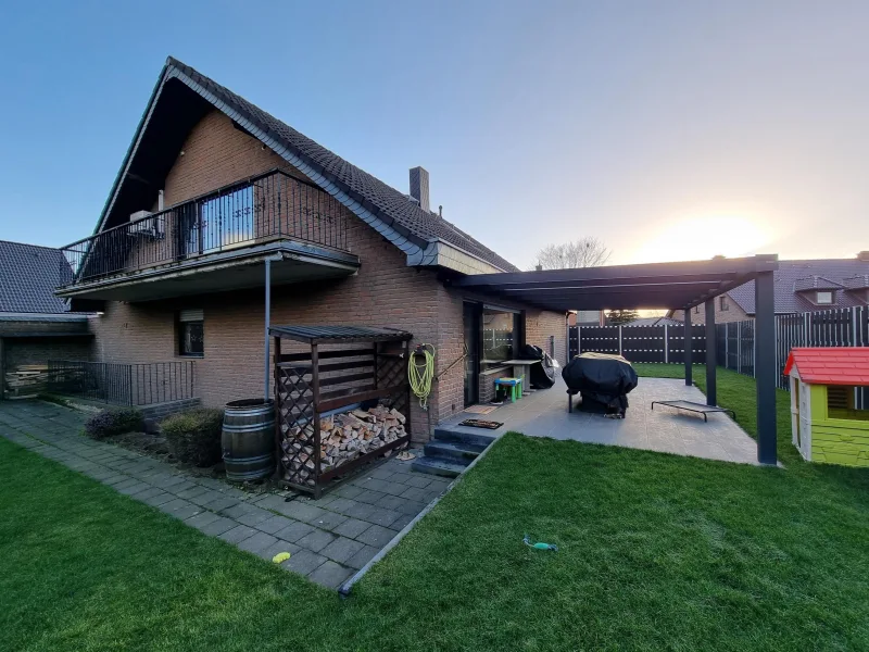 Gartenansicht - Haus kaufen in Elsdorf - Modernes Ein-, oder Zweifamilienhaus mit Solaranlage fürs Familienglück!