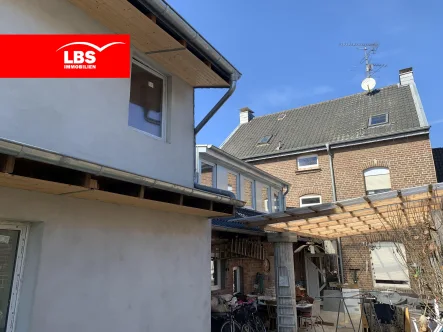 Gartenansicht - Haus kaufen in Kerpen - Ein Rohdiamant wartet auf seinen Feinschliff! Kerpen!