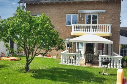 Gartenansicht - Wohnung kaufen in Kerpen - Terrassenwohnung mit Sonnengarten in moderner italienischer Villa! 