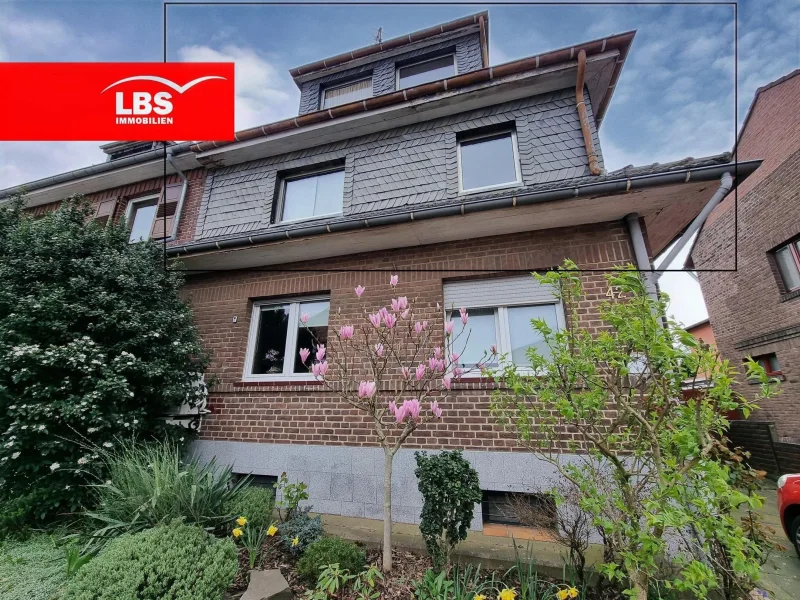 Straßenansicht - Wohnung kaufen in Bergheim - *VB*Bergheim-Glessen! Maisonette-Wohnung mit Terrasse und Garten!