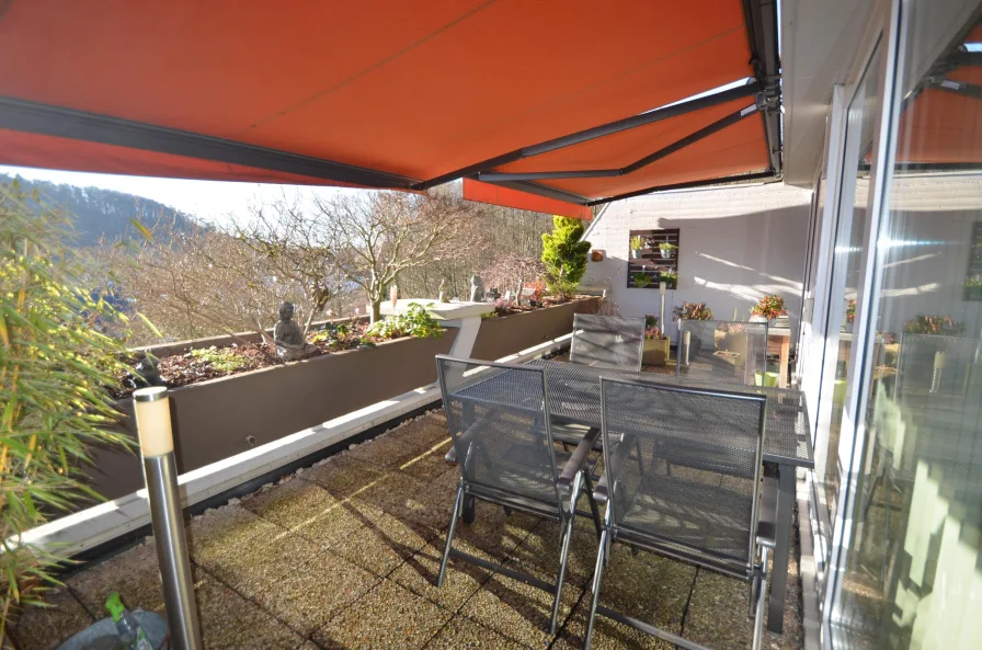 Südterrasse mit Sonnenschutz