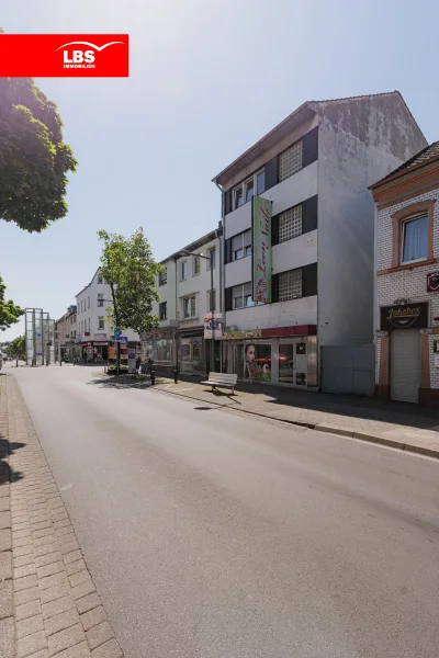 Außenansicht - Zinshaus/Renditeobjekt kaufen in Troisdorf - Jetzt neu! Renovierungsbedürftiges Wohn-Geschäftshaus in Troisdorf 