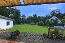 Panoramablick in den Garten