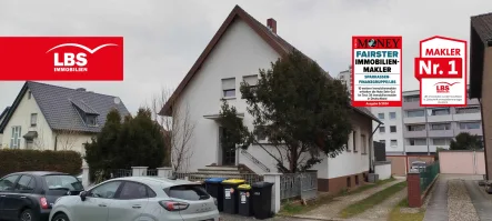 Aussenansicht mit Zufahrt - Haus kaufen in Köln - 3-Fh  mit Baugrundstück und Baugenehmigung als Kapitalanlage in Porz Urbach