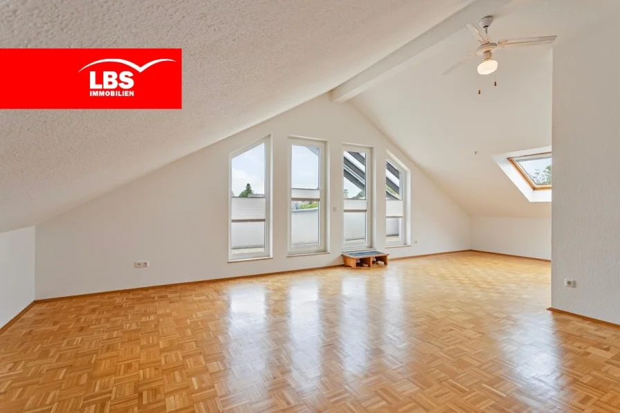 Wohnraum - Wohnung kaufen in Langenfeld - Attraktive Dachgeschosswohnung - Raumwunder in Langenfeld - TOP Lage.