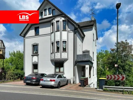 Straßenfront Ansicht - Wohnung kaufen in Lüdenscheid - 141 Quadratmeter und ein eigenes Kino