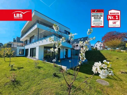 Gartenansicht - Haus kaufen in Solingen - Exklusives Architektenhaus Perfekt für modernes Wohnen und Arbeiten