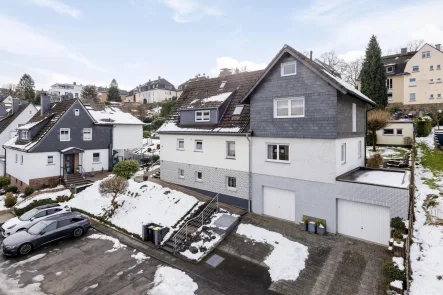 Außenansicht - Haus kaufen in Wuppertal - Ihr neues Zuhause: Zweifamilienhaus mit sonniger Terrasse und großem Garten