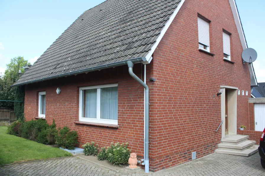 Frontansicht - Haus kaufen in Mettingen - Einfamilienhaus mit schönem Garten
