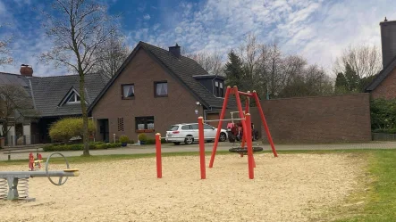  - Haus kaufen in Lienen - Großzügiges Haus mit Garten und Spielplatz vor der Tür in Lienen 