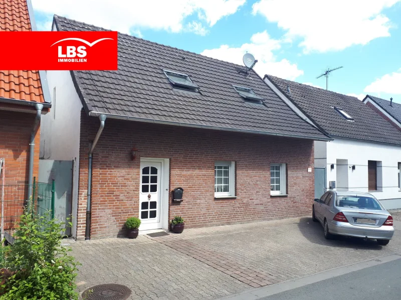 Außenansicht - Haus kaufen in Steinfurt - Finanzierbares, modernisiertes Einfamilienhaus in Burgsteinfurt!