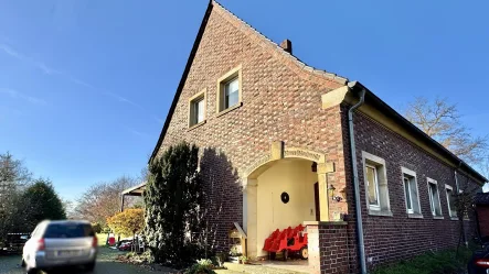 Eingangsbereich - Haus kaufen in Ochtrup - Ehemalige Schule im Außenbereich