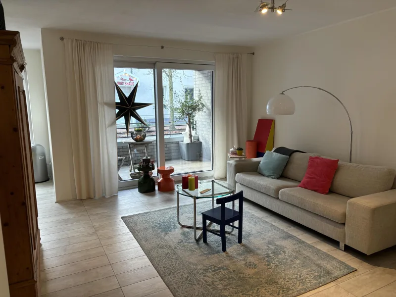 Wohnzimmer mit Balkon - Wohnung kaufen in Gronau - PROVISIONSFREI! Neuwertige 3-Zimmerwohnung im Eper Zentrum....