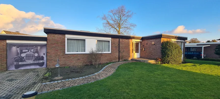 Bungalow mit Garage - Haus kaufen in Schüttorf - Bungalow im 60er Jahrestil