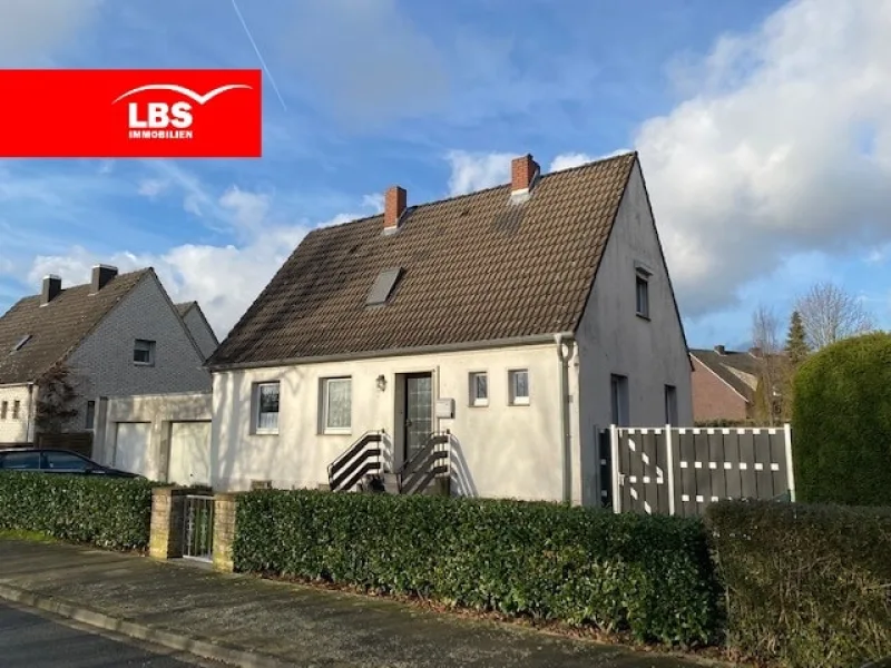 Straßenansicht - Haus kaufen in Münster - Einfamilienhaus in Sackgassenlage von Münster Mecklenbeck