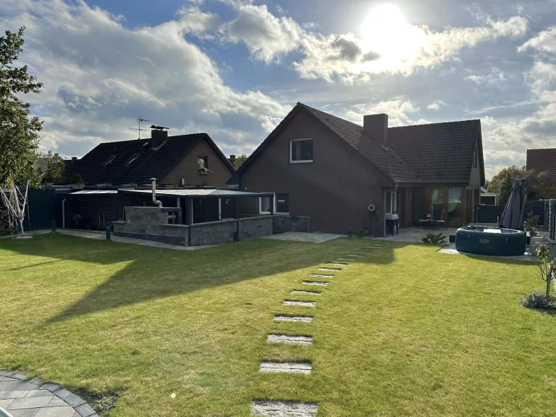 Gartenansicht - Haus kaufen in Lengerich - Einfamilienhaus mit großem Grundstück in Lengerich
