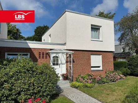 Straßenansicht - Haus kaufen in Warendorf - Warendorf! Reihenendhaus mit attraktivem Grundstück