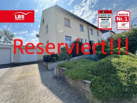 Reserviert!!! - Haus kaufen in Fröndenberg /Ruhr, Frömern - RESERVIERT!!! Platz satt! Doppelhaus mit Potential und viel Platz!