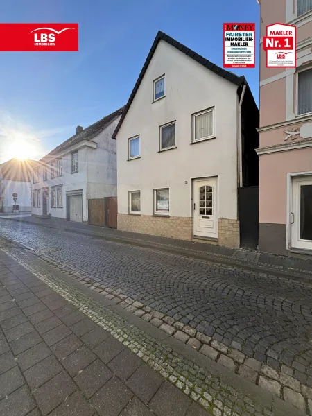 Straßenansicht 1 - Haus kaufen in Lippstadt - **Charmantes Juwel inmitten der Stadt**