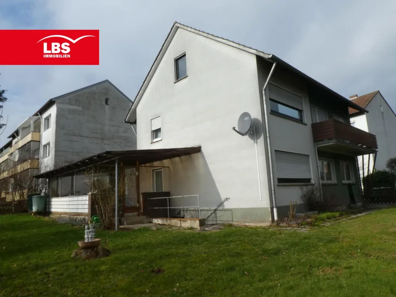 Gartenansicht - Haus kaufen in Bünde - Solides Zweifamilienhaus mit Potential!