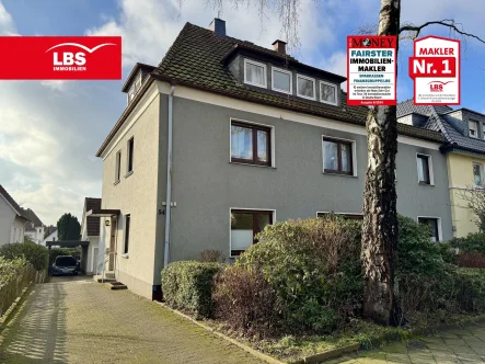 Außenansicht - Haus kaufen in Bielefeld - Großzügiges Mehrgenerationenhaus mit zusätzlichem Bauplatz!