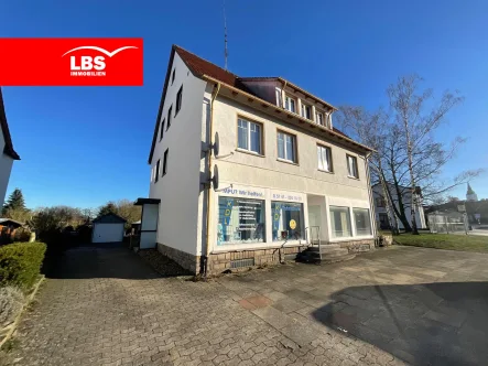 Straßenansicht - Haus kaufen in Stemwede - Interessantes Investment - Mehrfamilienhaus mit Baugrundstück!