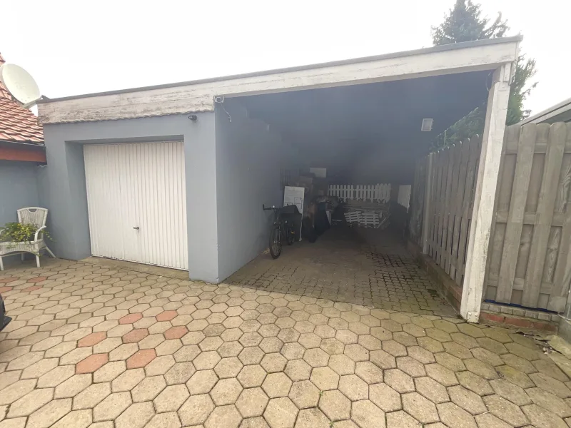 Garage + Carport