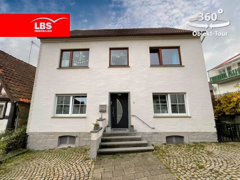 Außenansicht - Haus kaufen in Barntrup - Ein neues Zuhause: Großzügiges Einfamilienhaus in zentraler Lage..