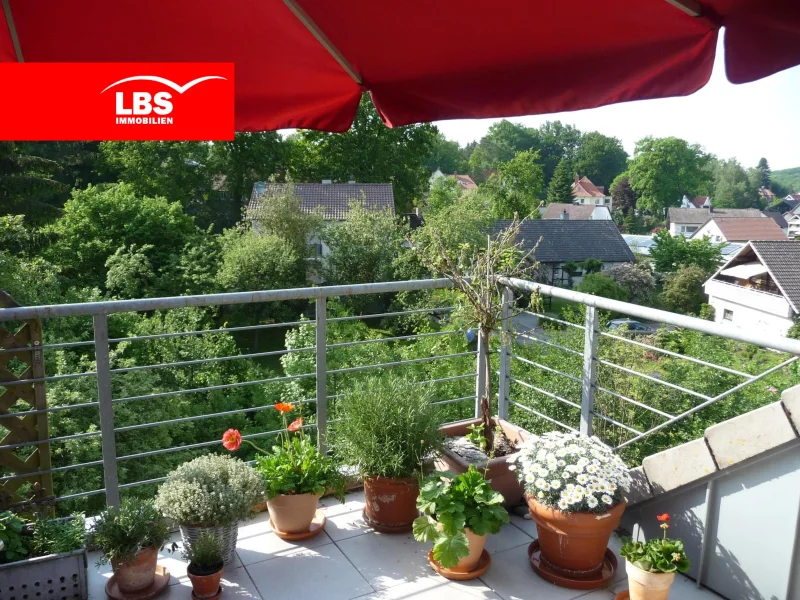 Blick von der Loggia - Wohnung kaufen in Detmold - Genießen Sie den Sonnenuntergang...   Maisonette mit ca. 130 m² Grundfläche